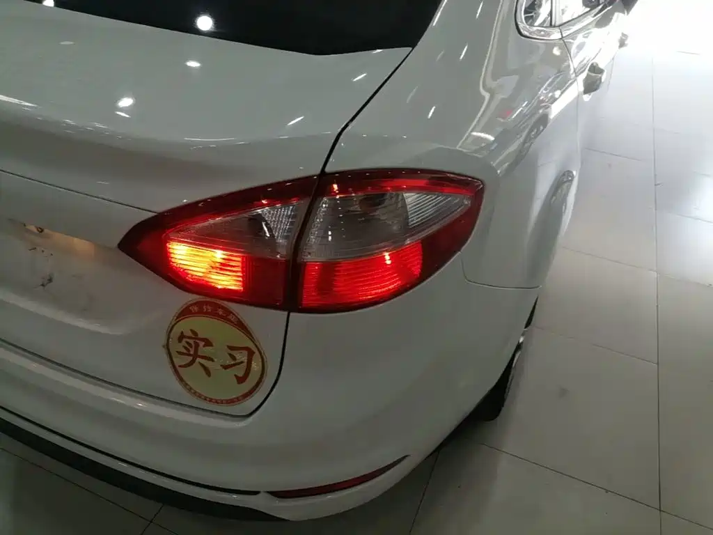 Ford Fiesta — миниатюра 8