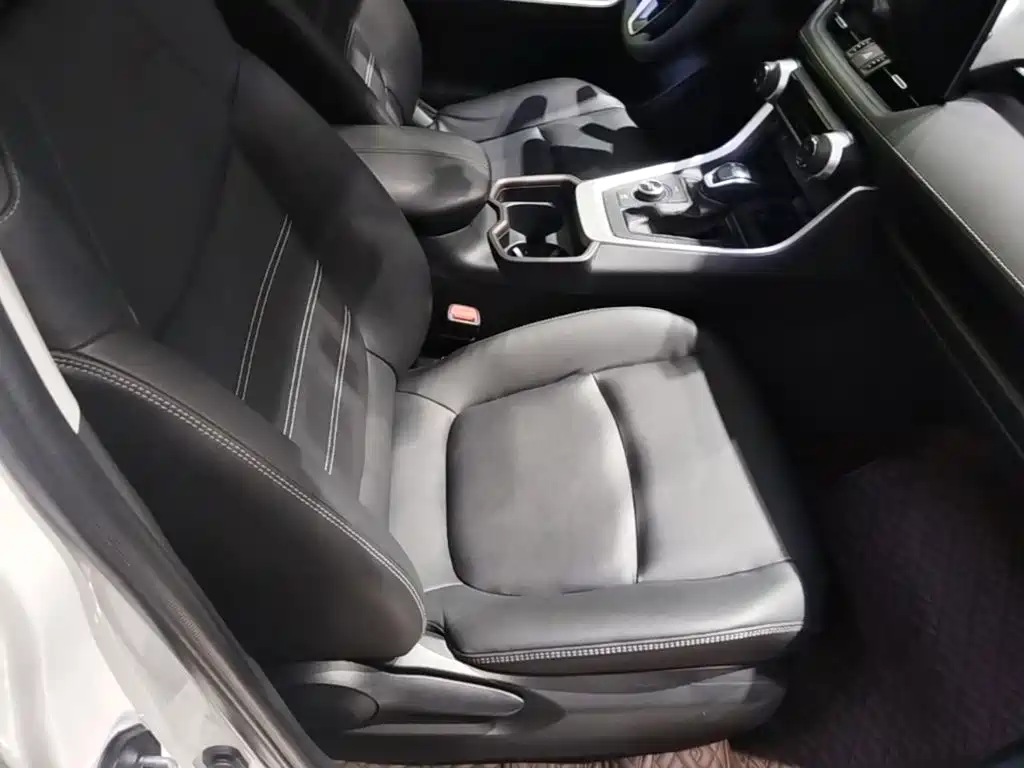Toyota RAV4 — миниатюра 25