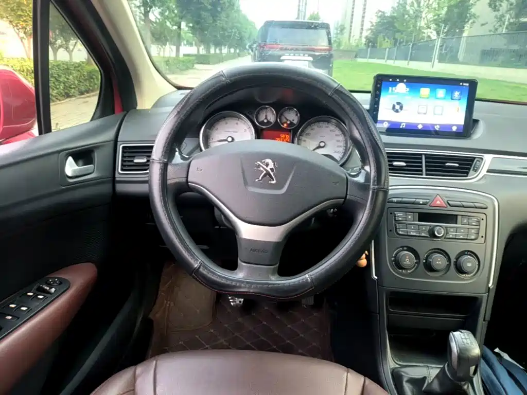 Peugeot 308 — миниатюра 11
