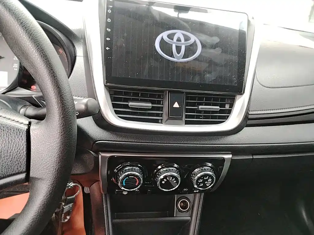 Toyota Yaris L — миниатюра 13