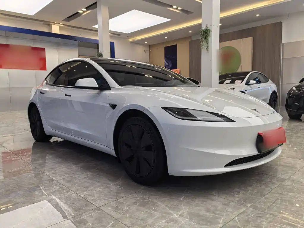 Tesla Model 3 — миниатюра 3