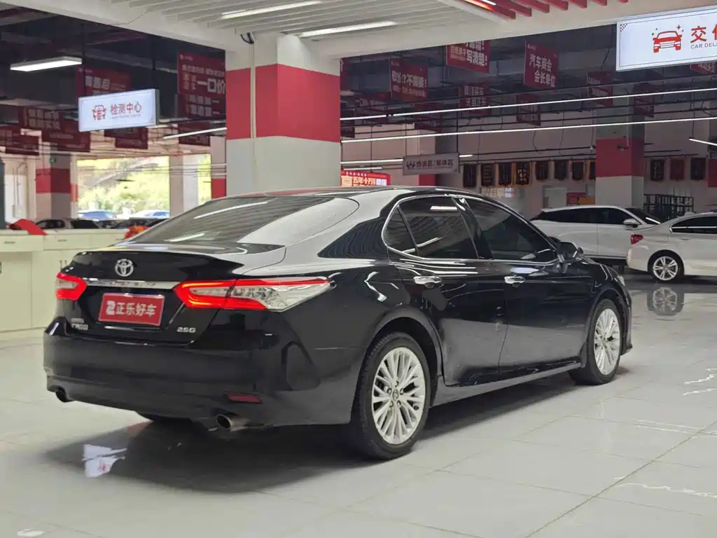 Toyota Camry — миниатюра 2