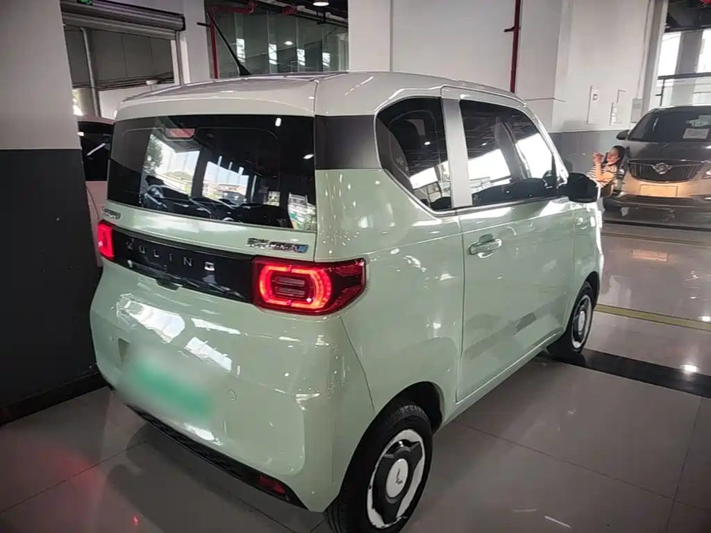 Wuling MINIEV — миниатюра 7