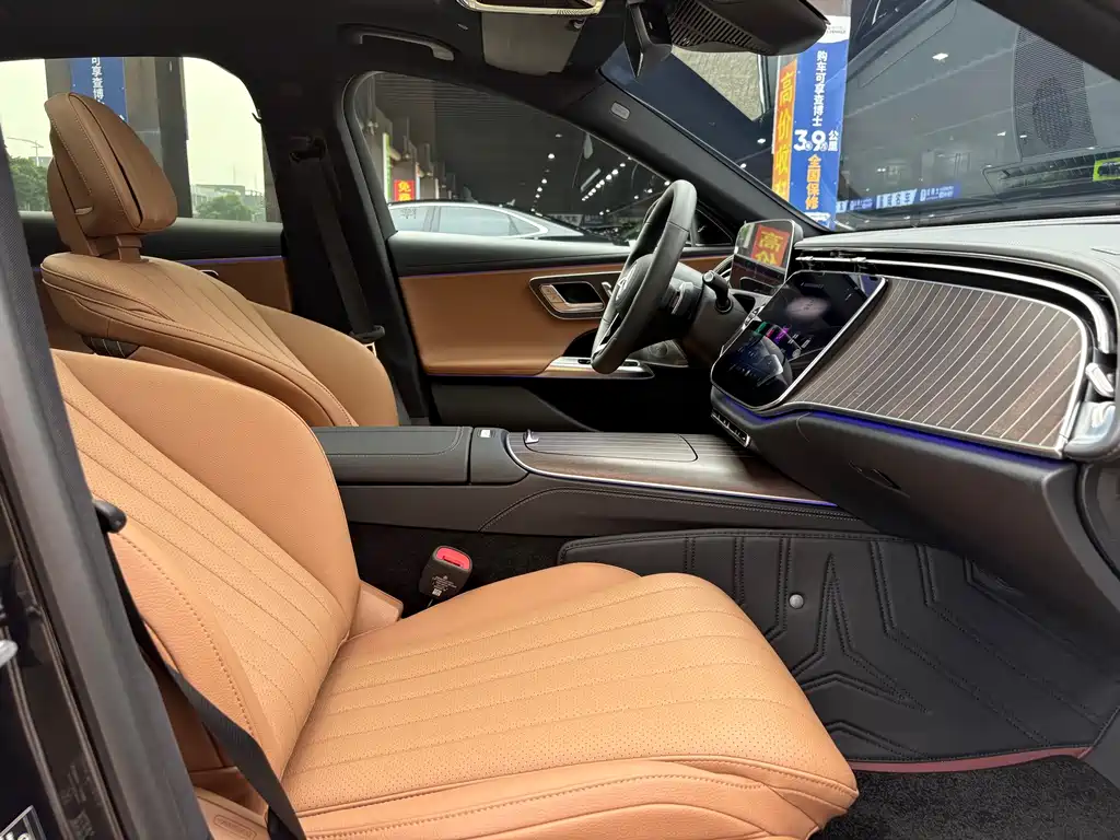Mercedes-Benz E-Class — миниатюра 12