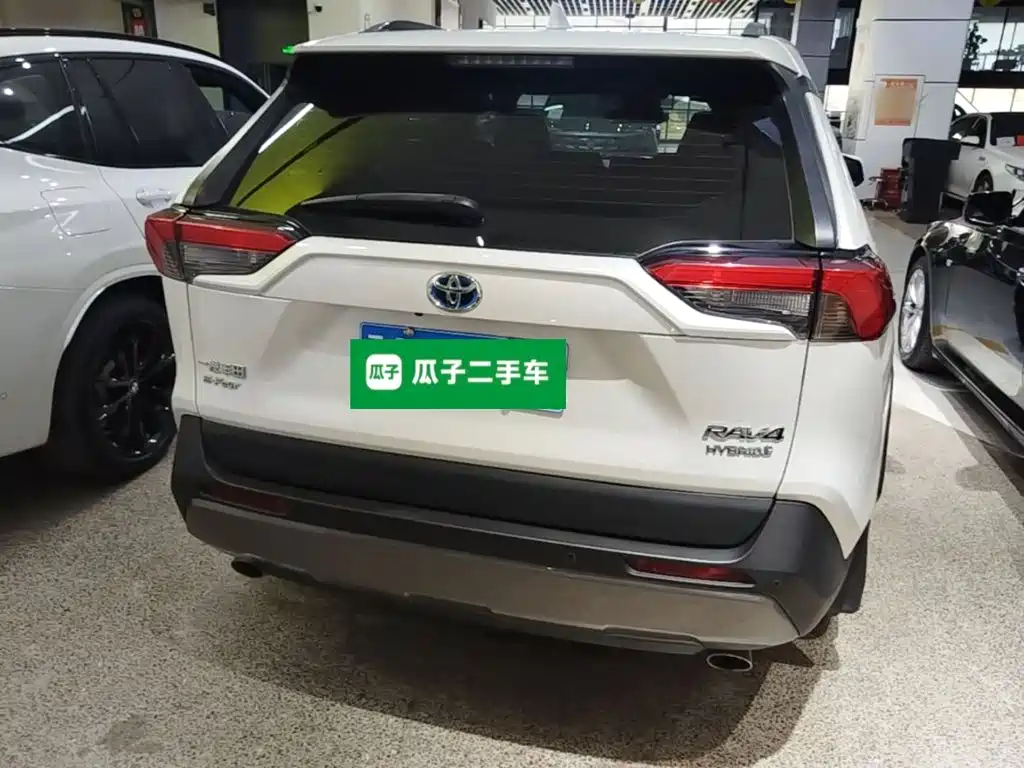 Toyota RAV4 — миниатюра 6