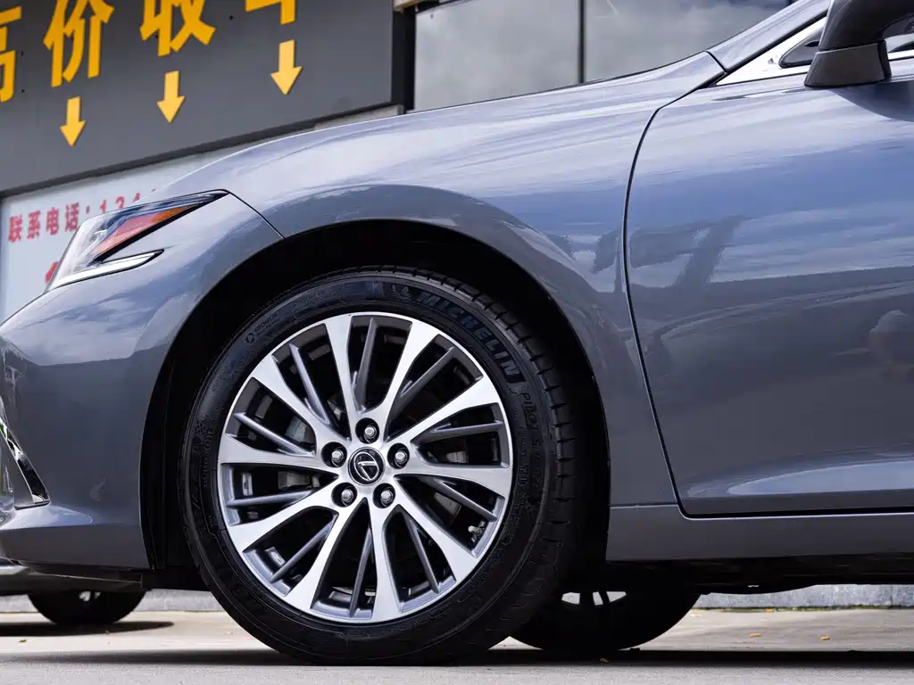 Lexus ES — миниатюра 8