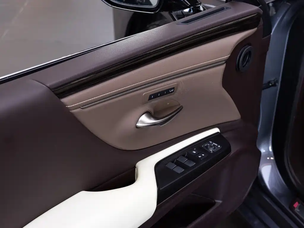 Lexus ES — миниатюра 20