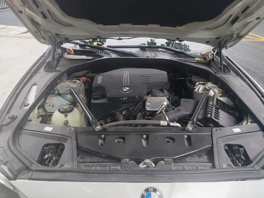 BMW 5 Series — миниатюра 10