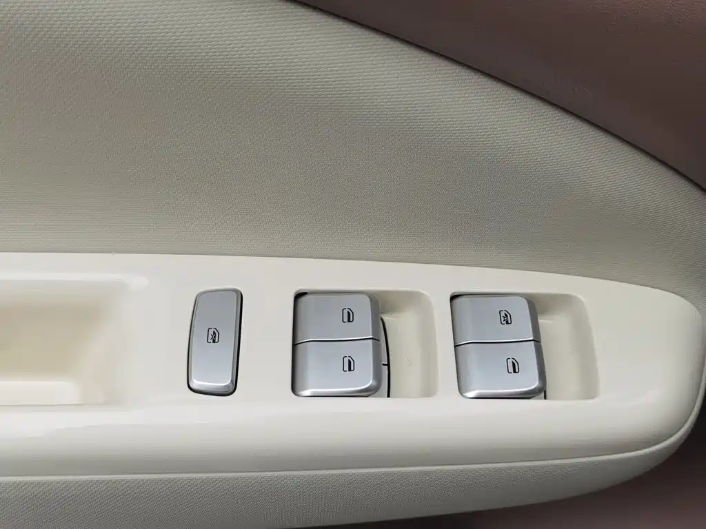 Wuling MINIEV — миниатюра 9