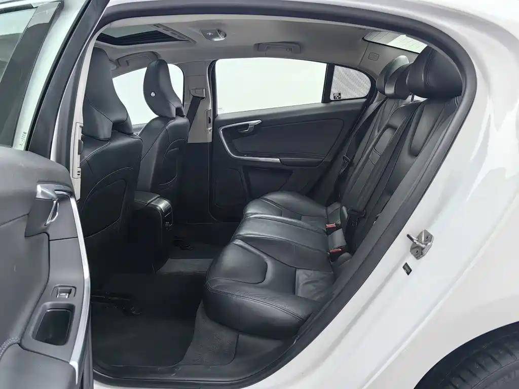 Volvo S60 — миниатюра 15
