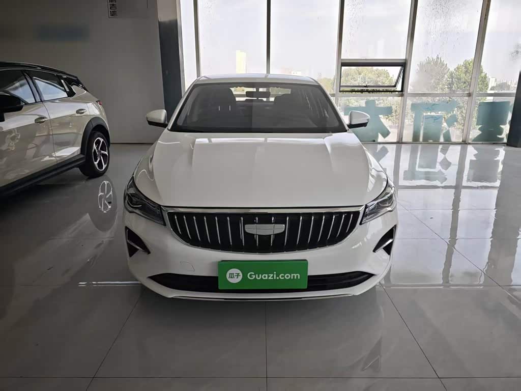 Geely Emgrand 1.5 л 2025 г. Белый, пробег 5600 км