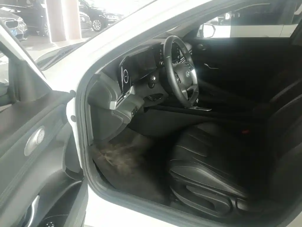 Hyundai Elantra — миниатюра 16