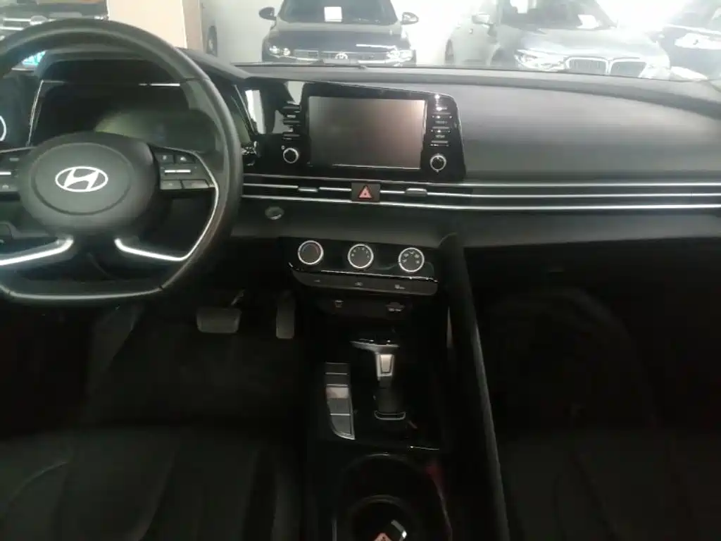 Hyundai Elantra — миниатюра 13