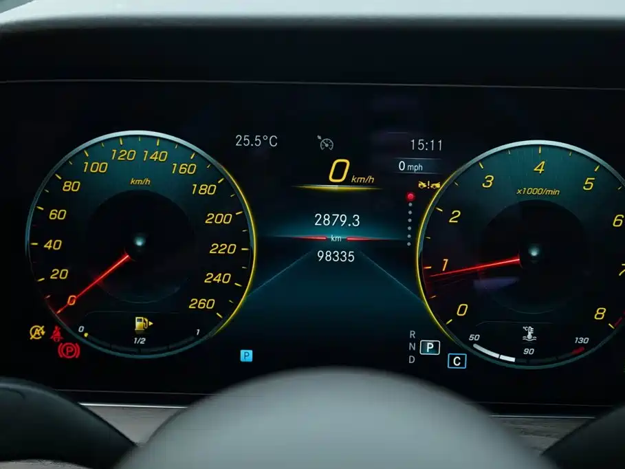 Mercedes-Benz E-Class — миниатюра 12