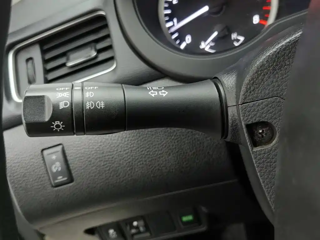 Nissan Tiida — миниатюра 21
