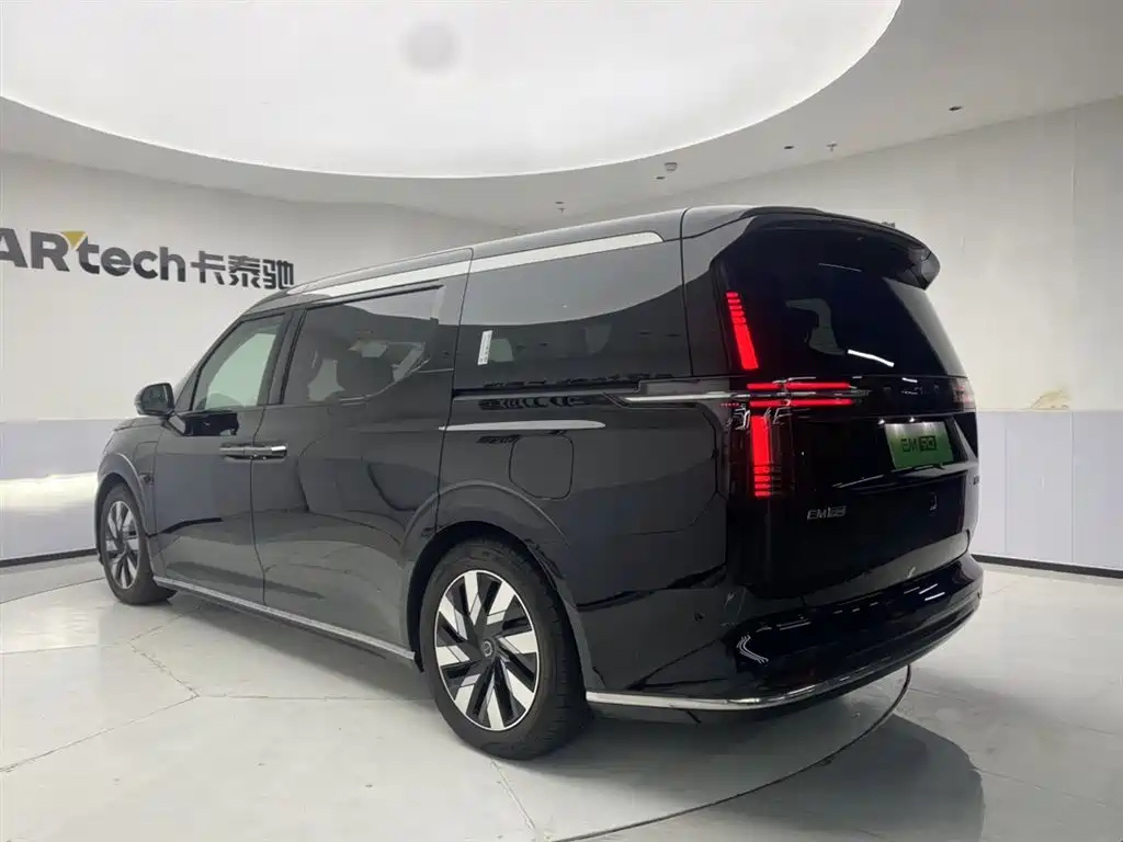 Volvo EM90 2025 Ultra мест