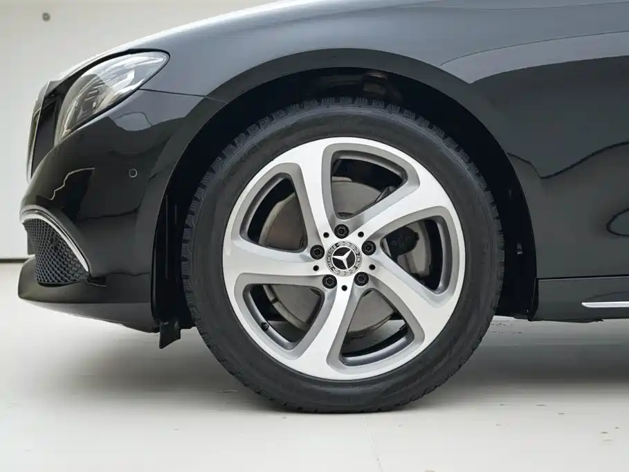 Mercedes-Benz E-Class — миниатюра 14