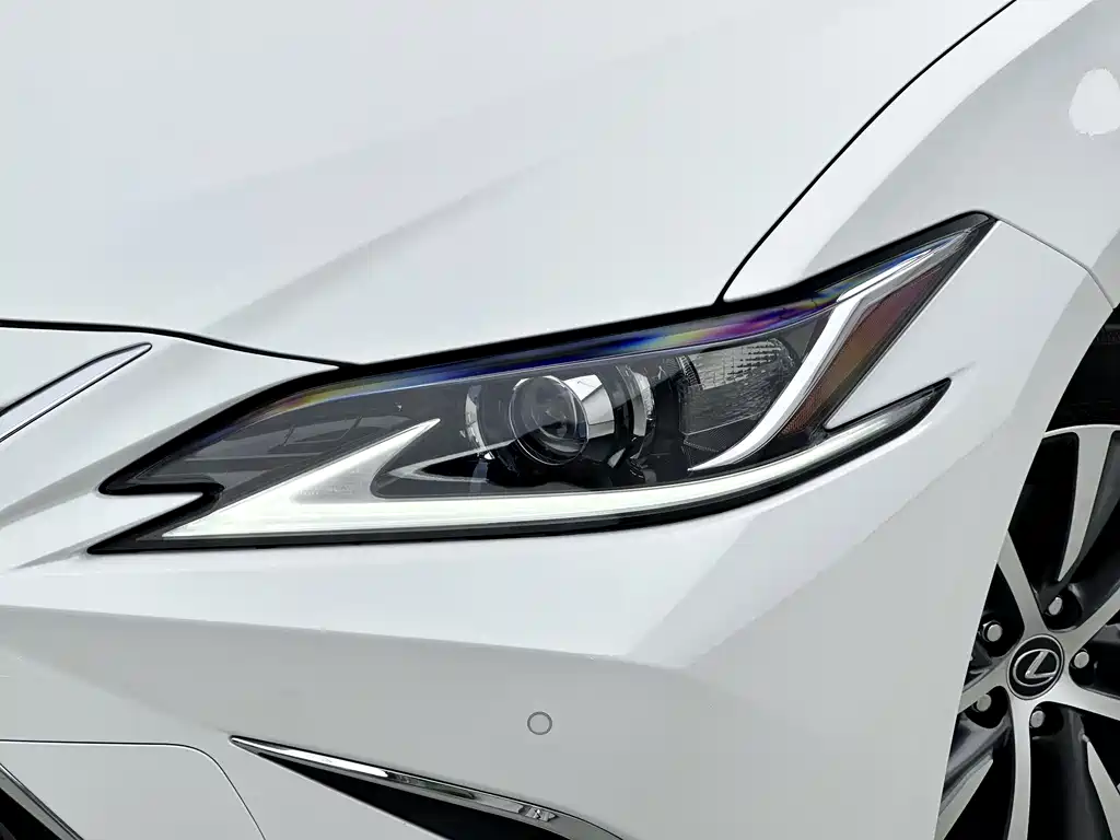 Lexus ES — миниатюра 12