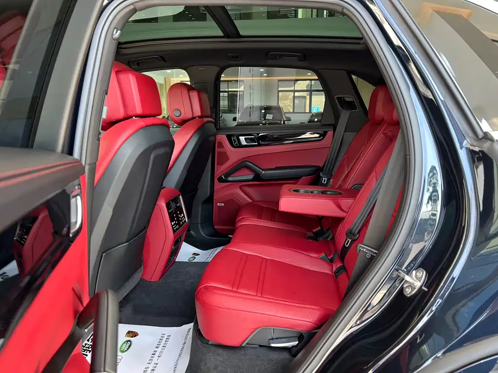 Porsche Cayenne — миниатюра 9