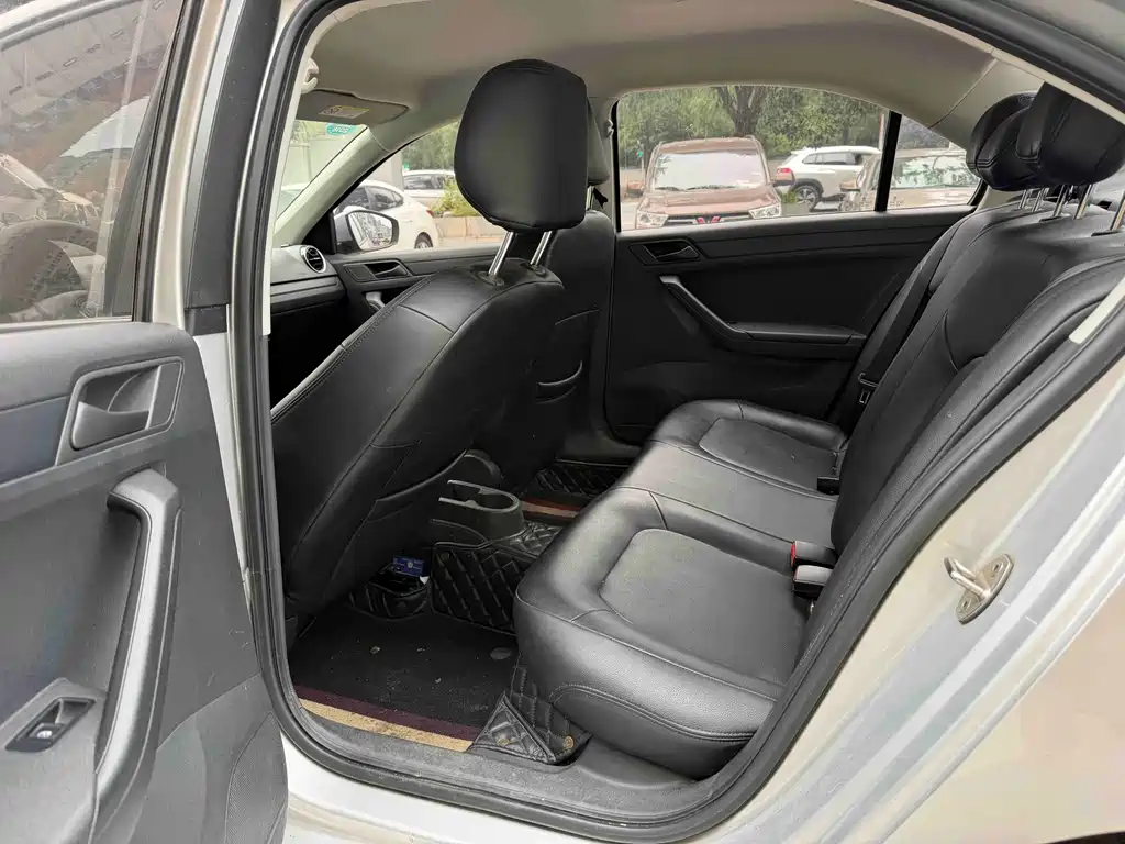 Volkswagen Jetta — миниатюра 7