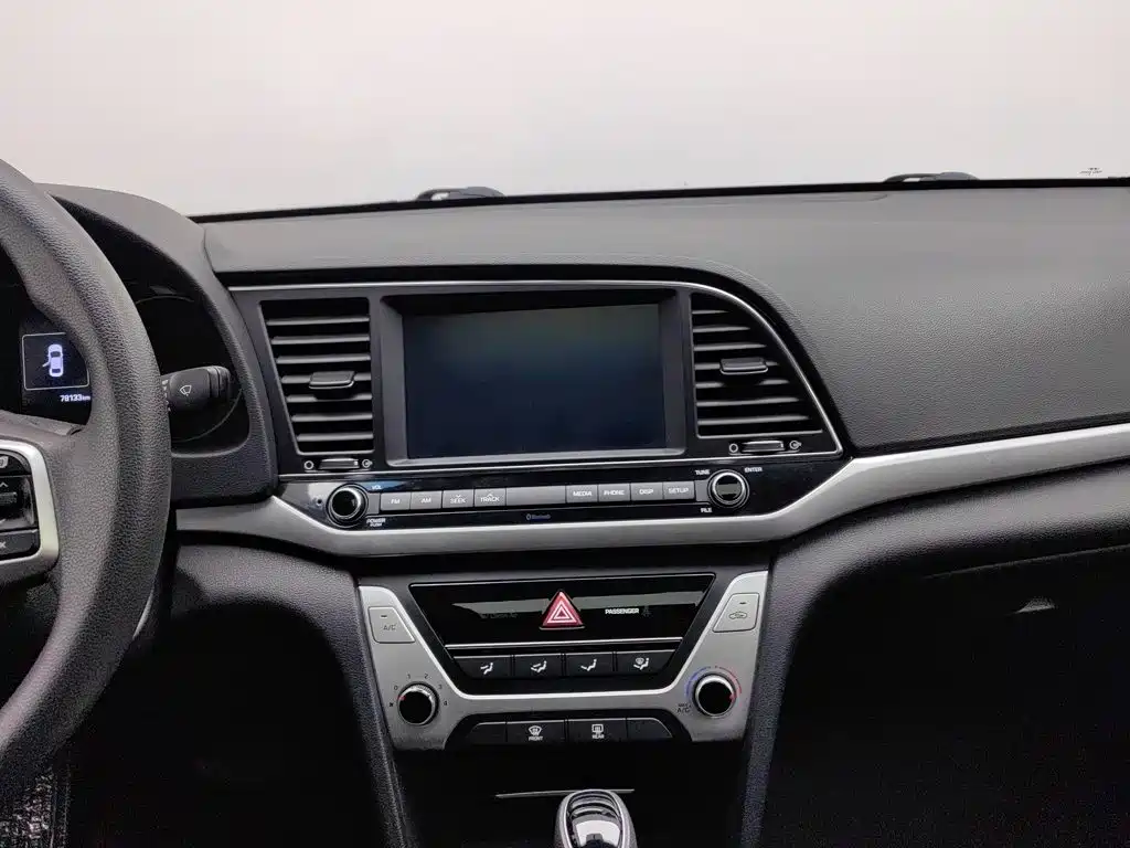 Hyundai Elantra — миниатюра 12