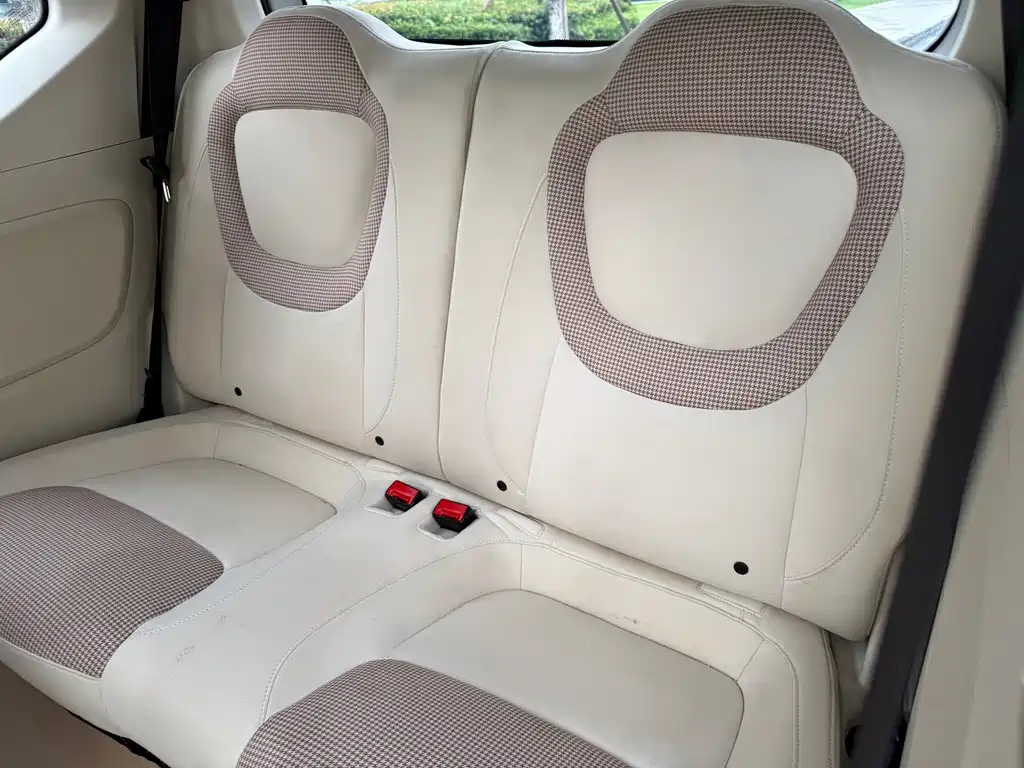 Wuling MINIEV — миниатюра 6