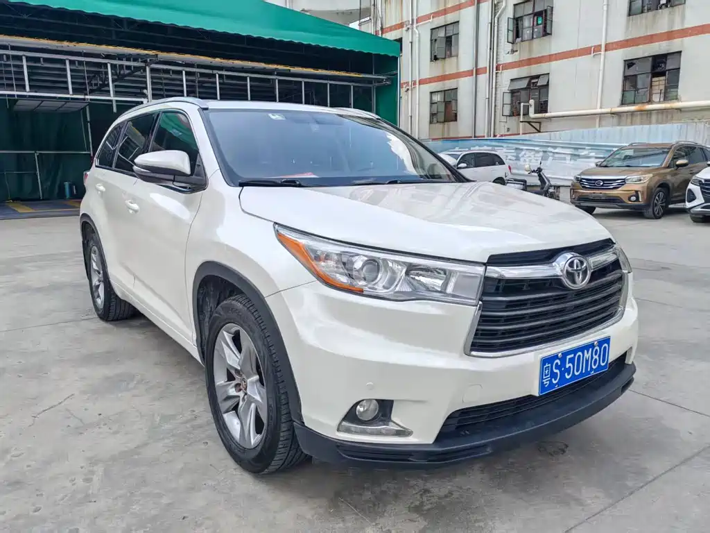 Toyota Highlander 2015 2.0T Luxury 7 мест