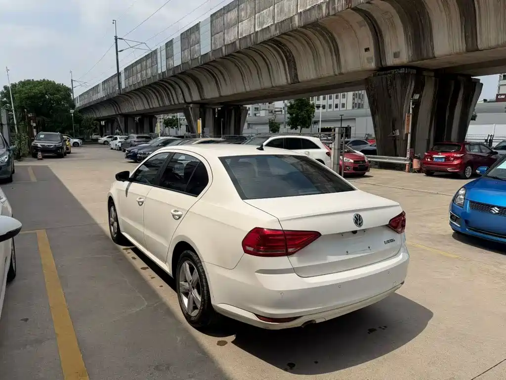 Volkswagen Lavida — миниатюра 5