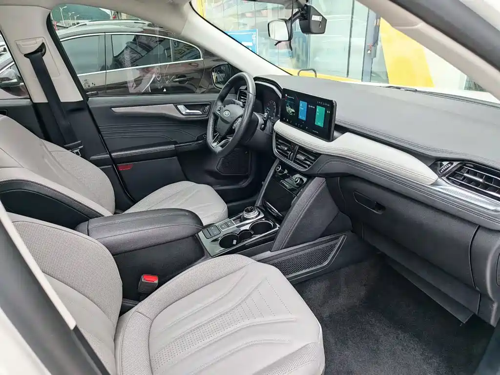 Ford Escape — миниатюра 19