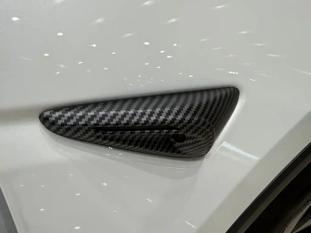 Tesla Model Y — миниатюра 17
