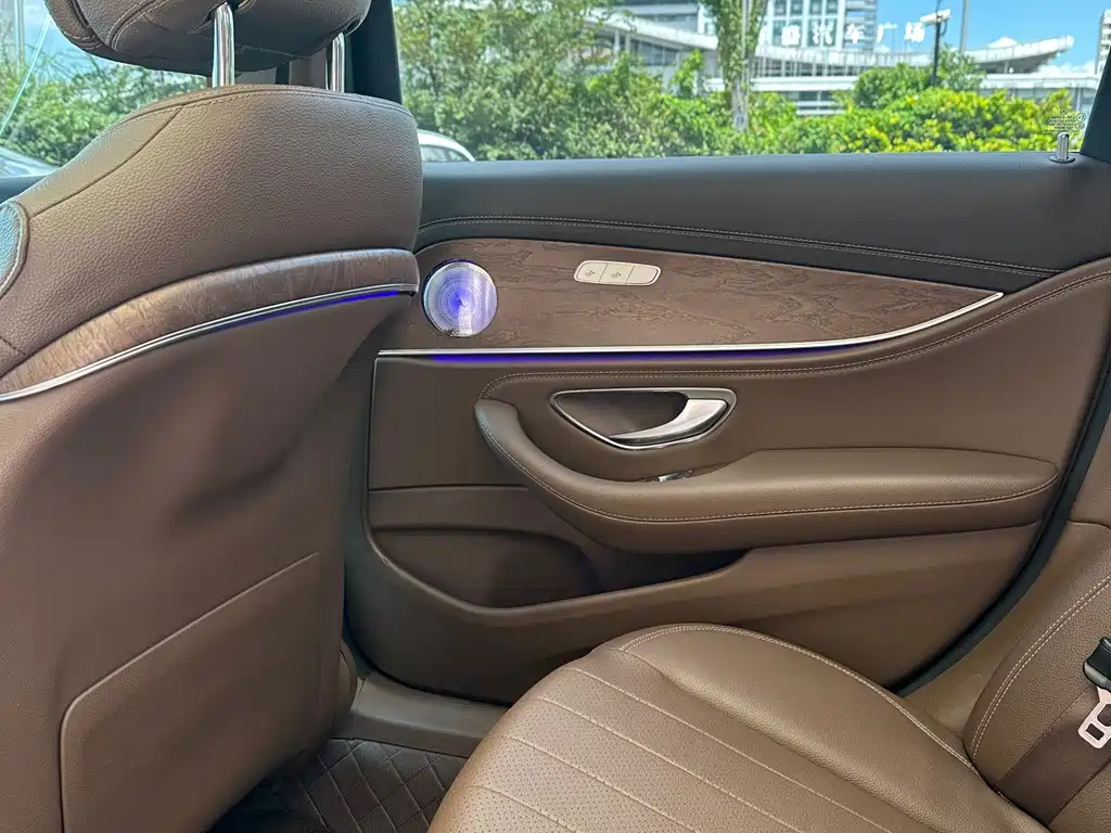 Mercedes-Benz E-Class — миниатюра 12