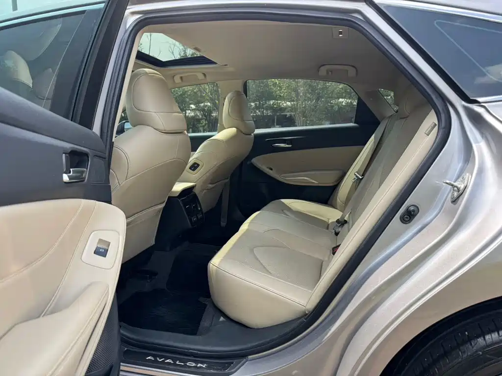 Toyota Avalon — миниатюра 8