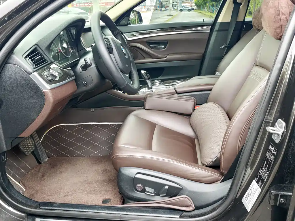BMW 5 Series — миниатюра 8