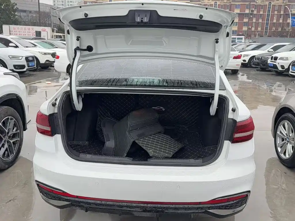 Volkswagen Lavida — миниатюра 8