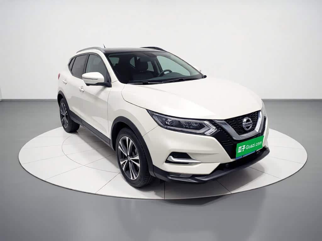 Nissan Qashqai 2.0 л 2022 г. Белый, пробег 12400 км