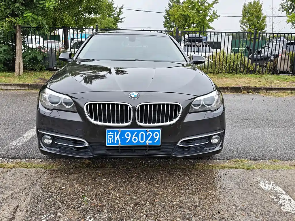 BMW 5 Series — миниатюра 2