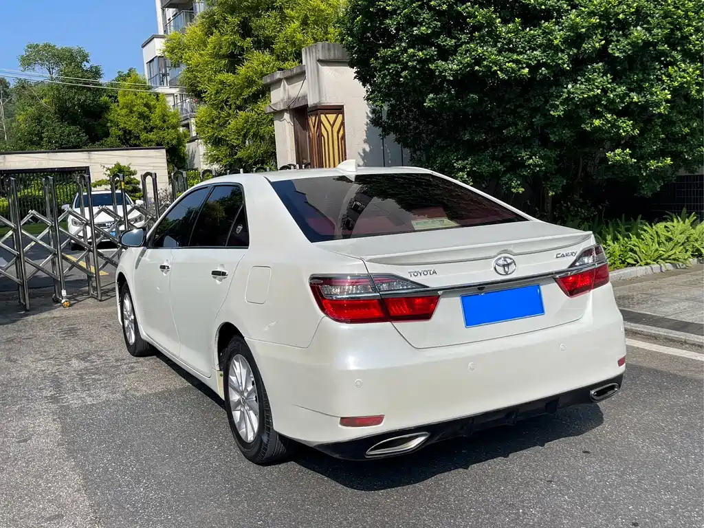 Toyota Camry — миниатюра 6