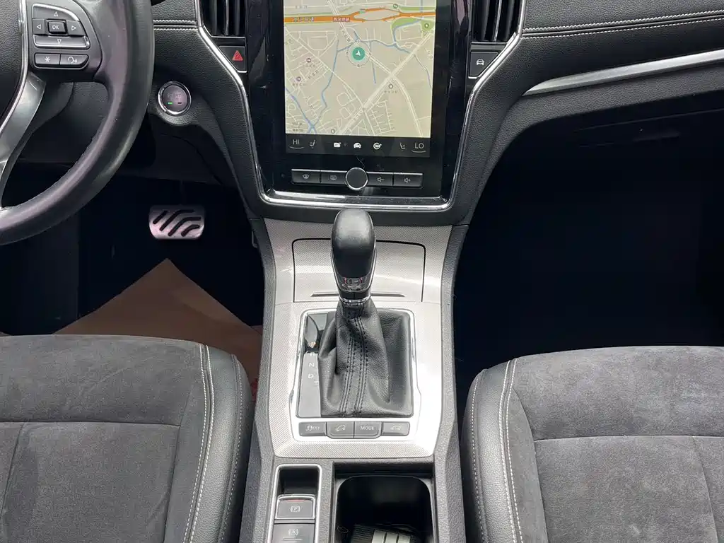 ROEWE RX5 NEW ENERGY