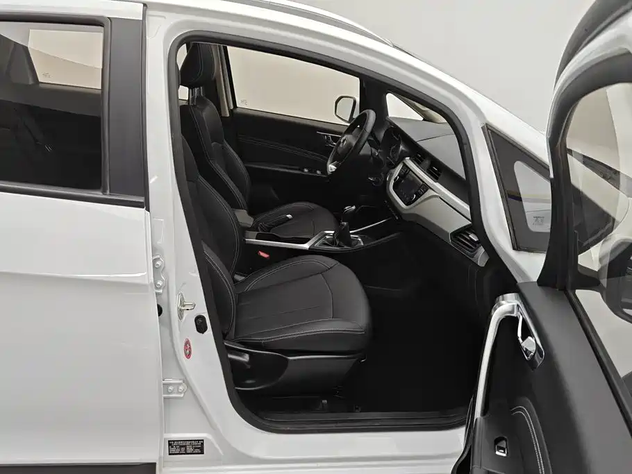 Geely Vision X3 — миниатюра 8