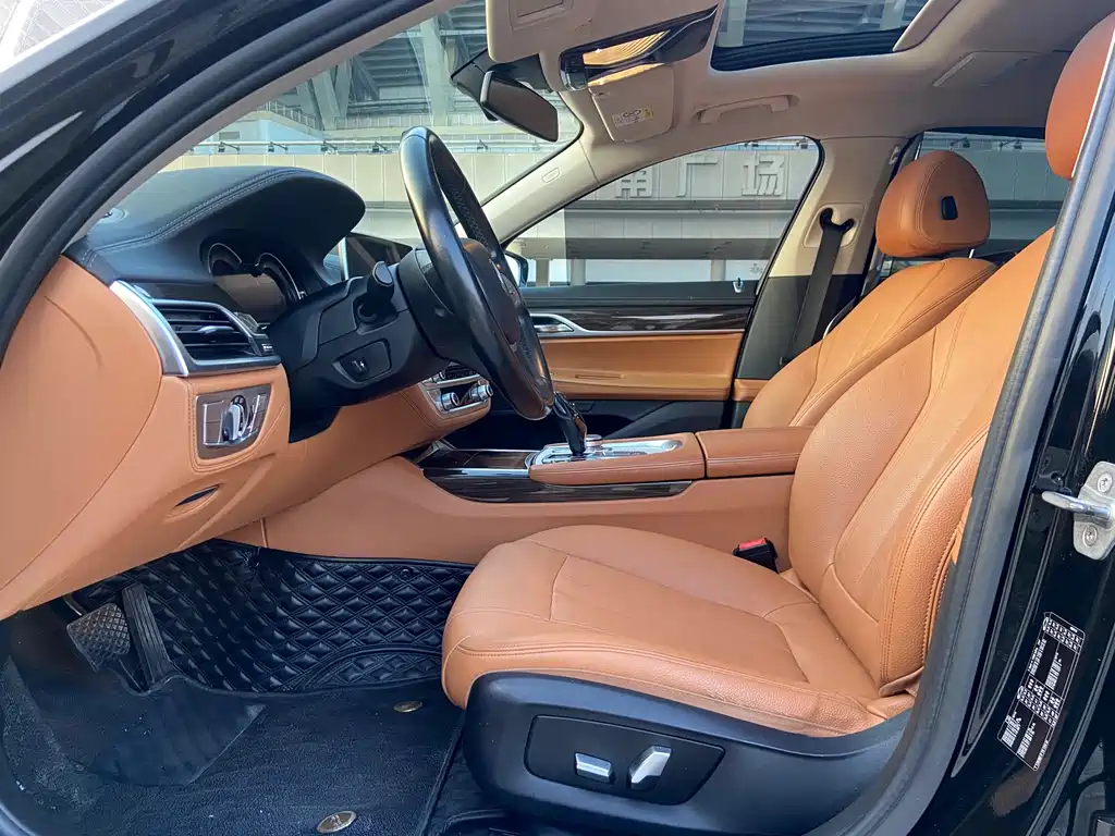 BMW 7 Series — миниатюра 7