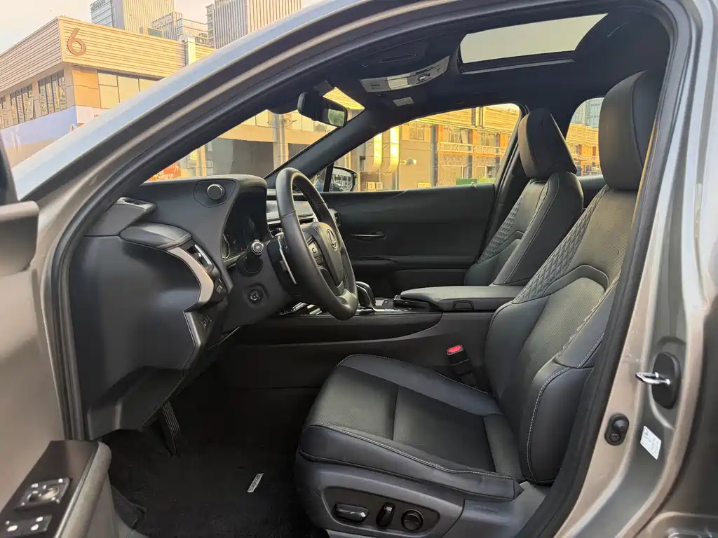 Lexus UX New Energy — миниатюра 4