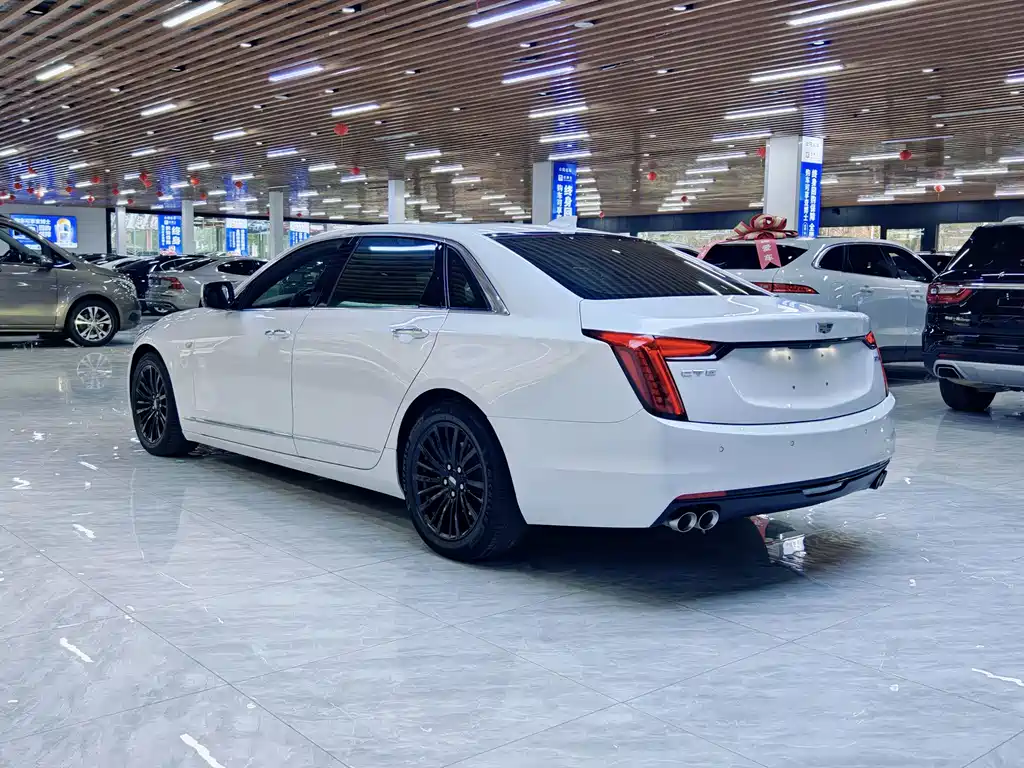 CADILLAC CT6
