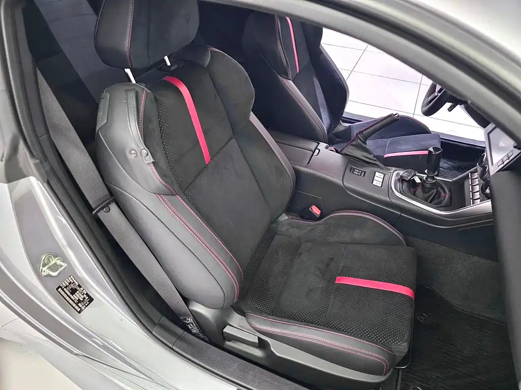 Subaru BRZ 2023 2.4L MT 10
