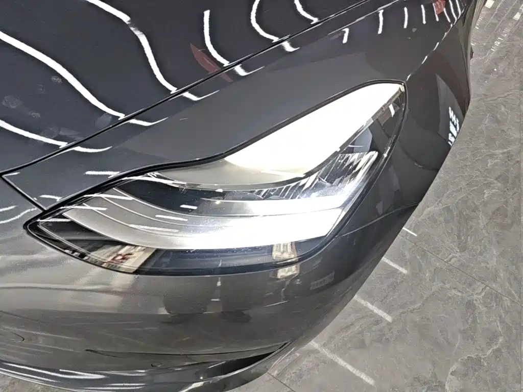 Tesla Model 3 — миниатюра 24