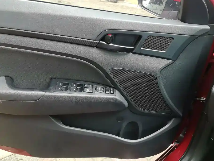 Hyundai Elantra — миниатюра 7
