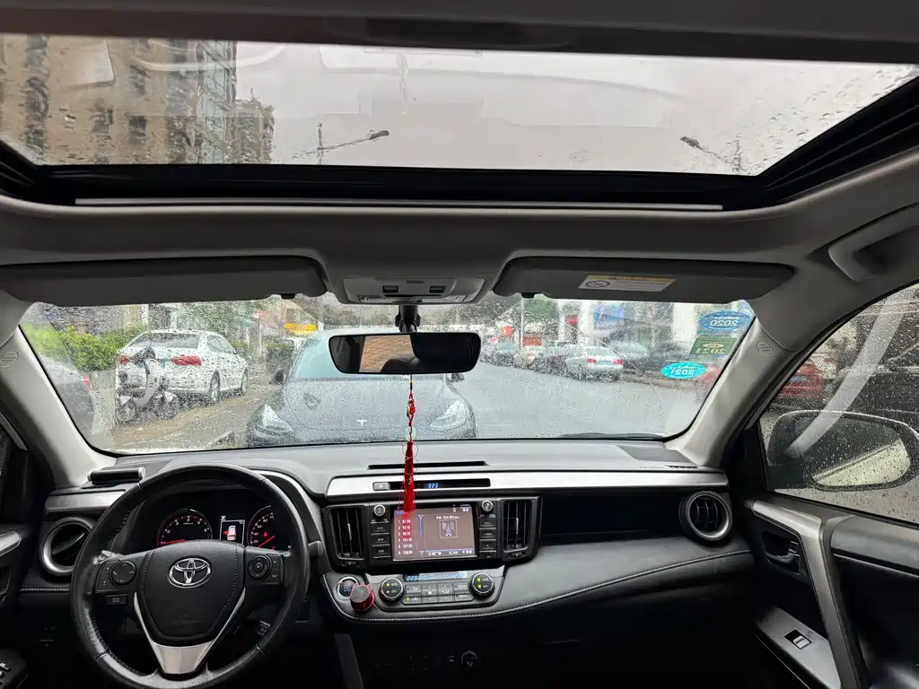 Toyota RAV4 — миниатюра 12
