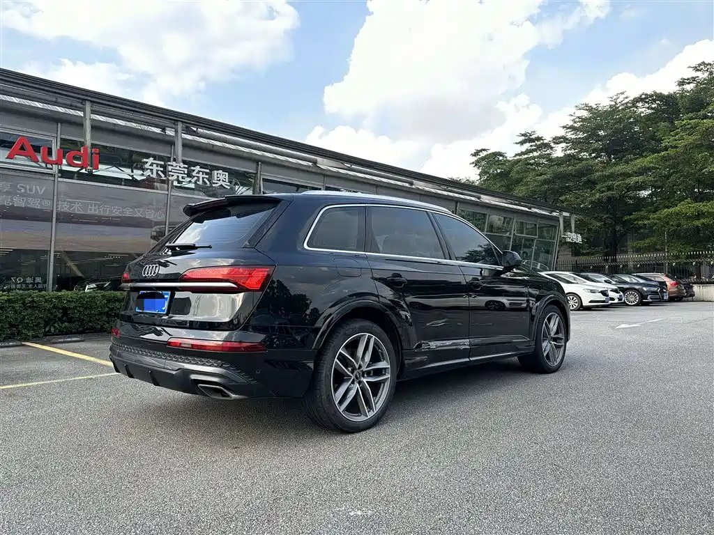 Audi Q7 — миниатюра 5