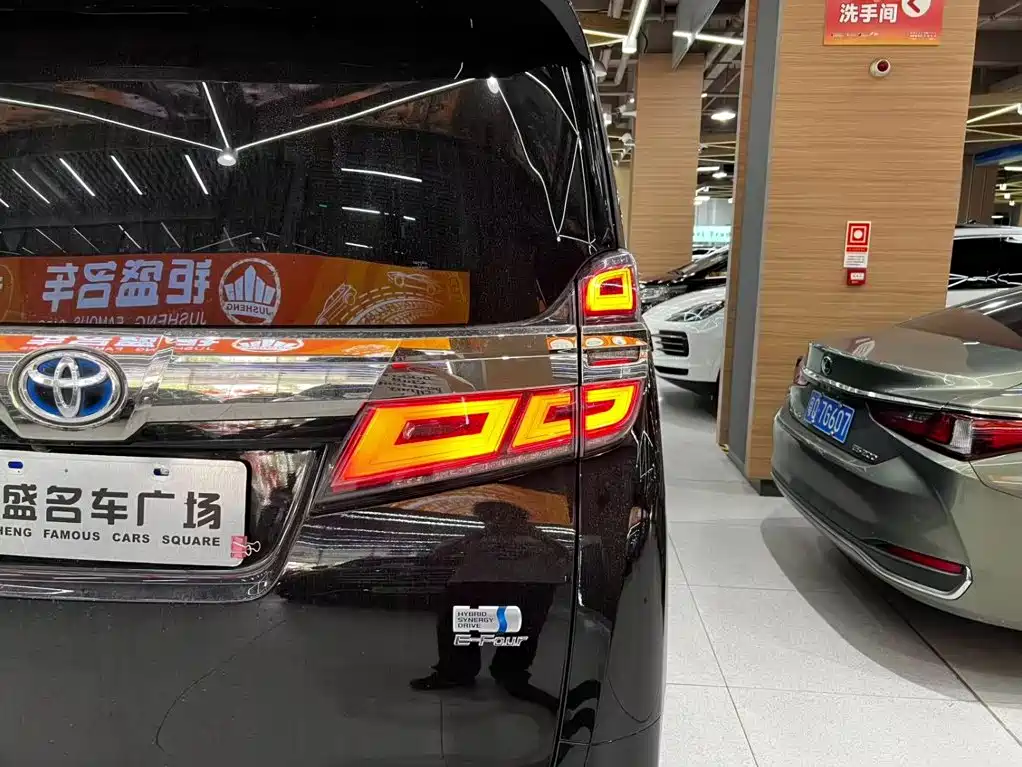 Toyota Vellfire — миниатюра 13