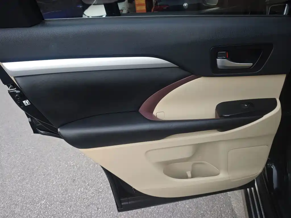 Toyota Highlander — миниатюра 20