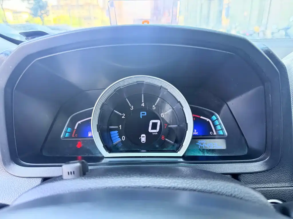 Luxgen U6 — миниатюра 14